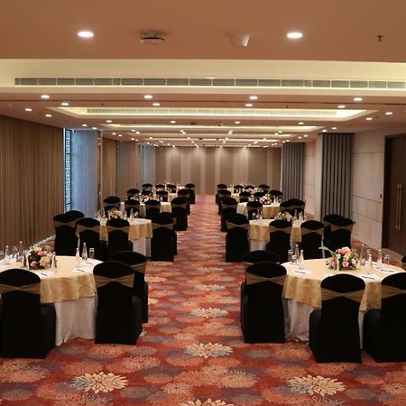 Gift City Club, A Member Of Radisson Individuals Gandhinagar Extérieur photo