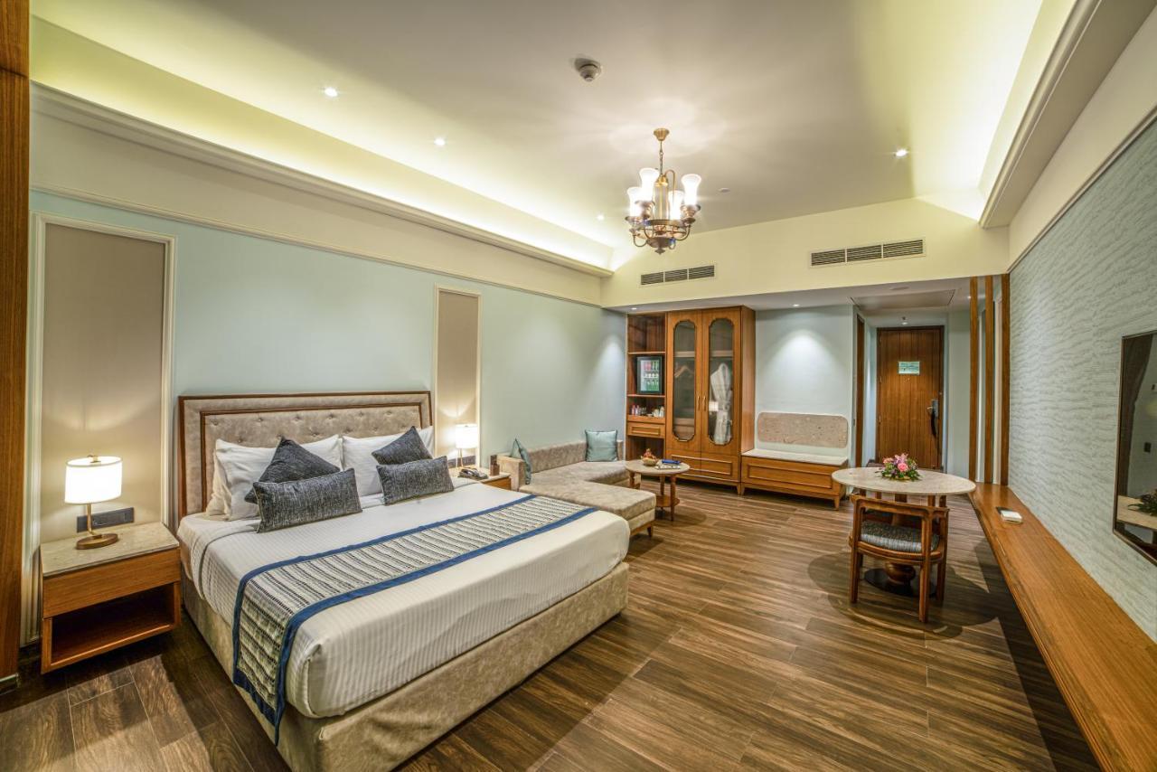 Gift City Club, A Member Of Radisson Individuals Gandhinagar Extérieur photo