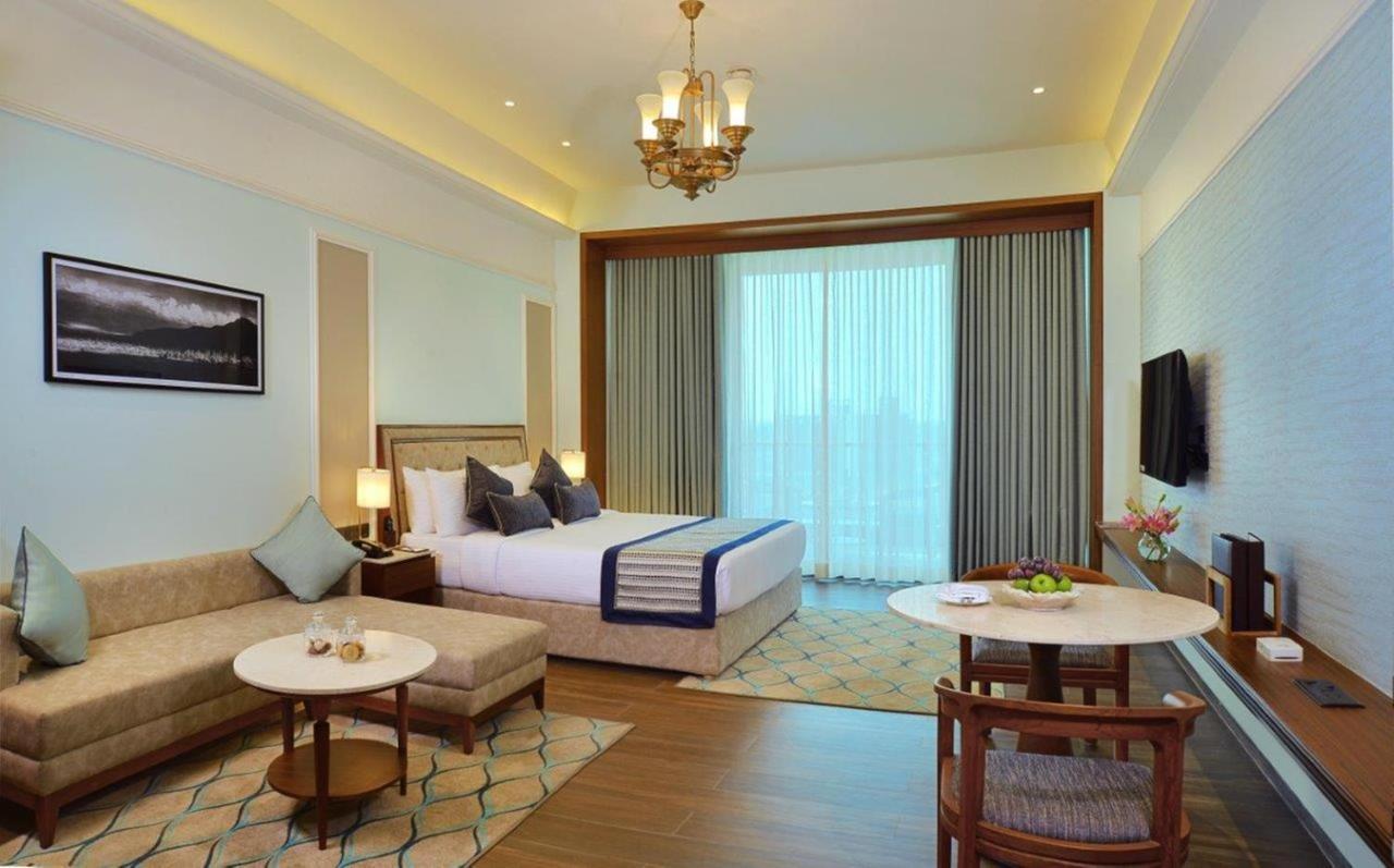 Gift City Club, A Member Of Radisson Individuals Gandhinagar Extérieur photo