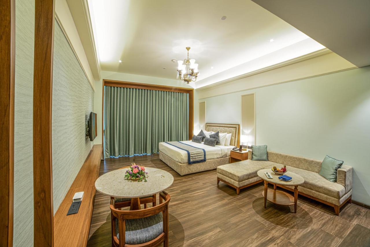 Gift City Club, A Member Of Radisson Individuals Gandhinagar Extérieur photo