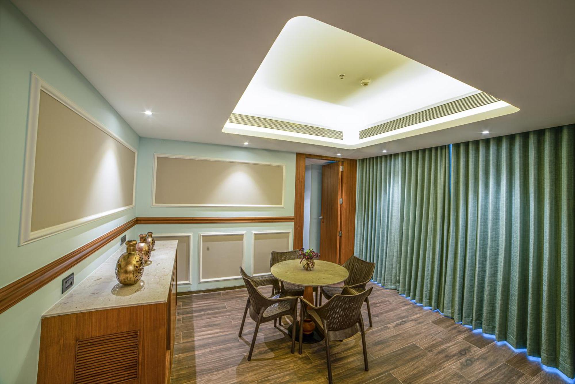 Gift City Club, A Member Of Radisson Individuals Gandhinagar Extérieur photo