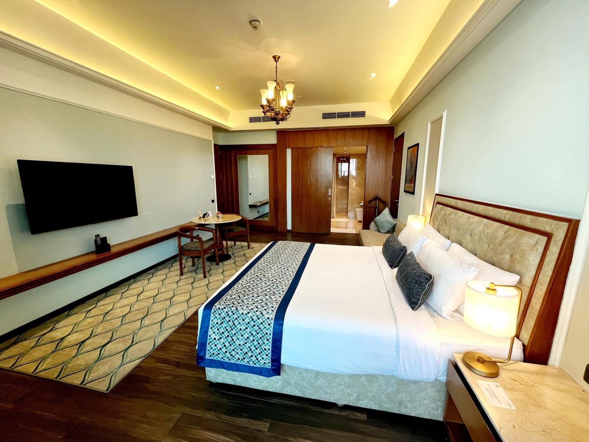 Gift City Club, A Member Of Radisson Individuals Gandhinagar Extérieur photo