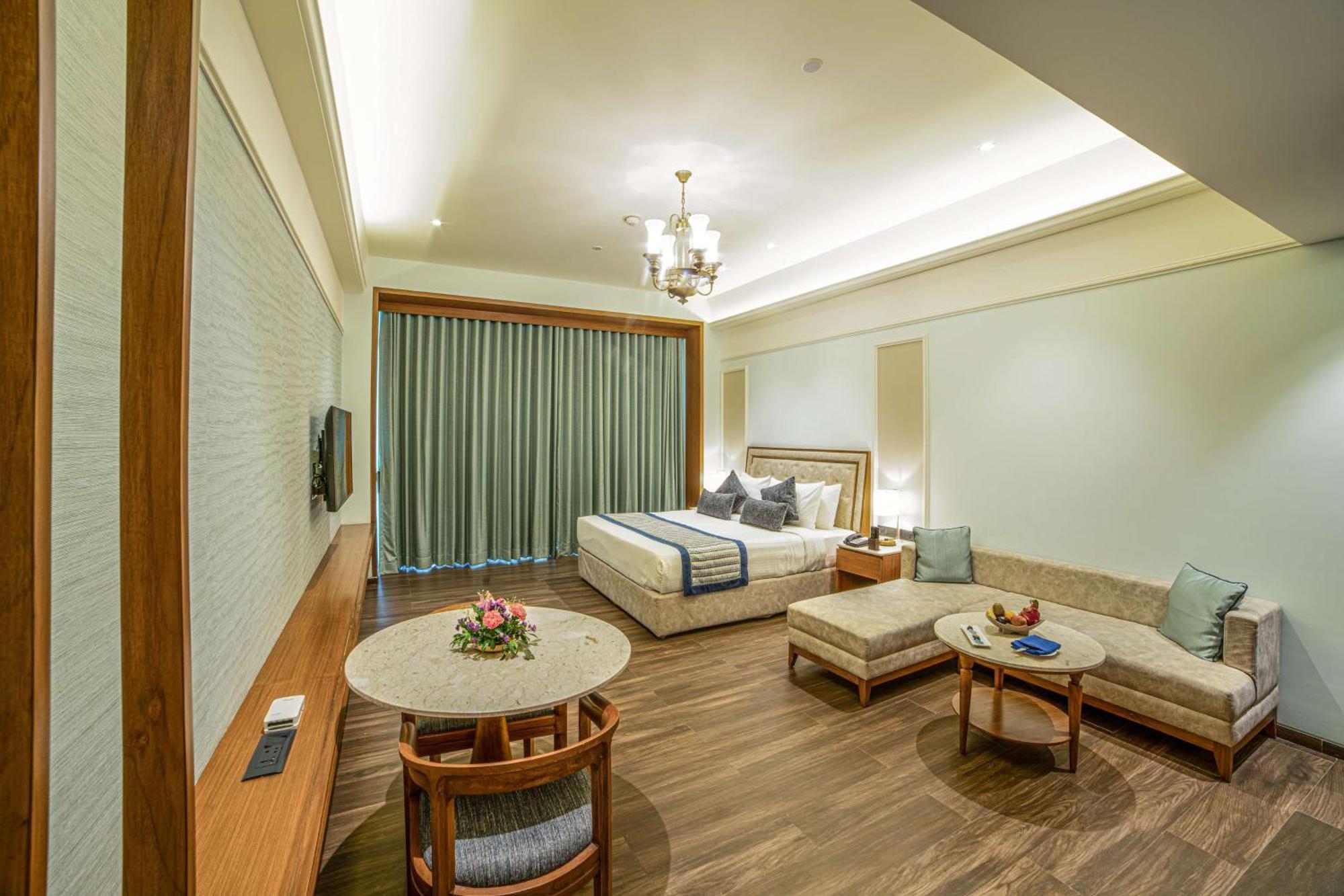 Gift City Club, A Member Of Radisson Individuals Gandhinagar Extérieur photo