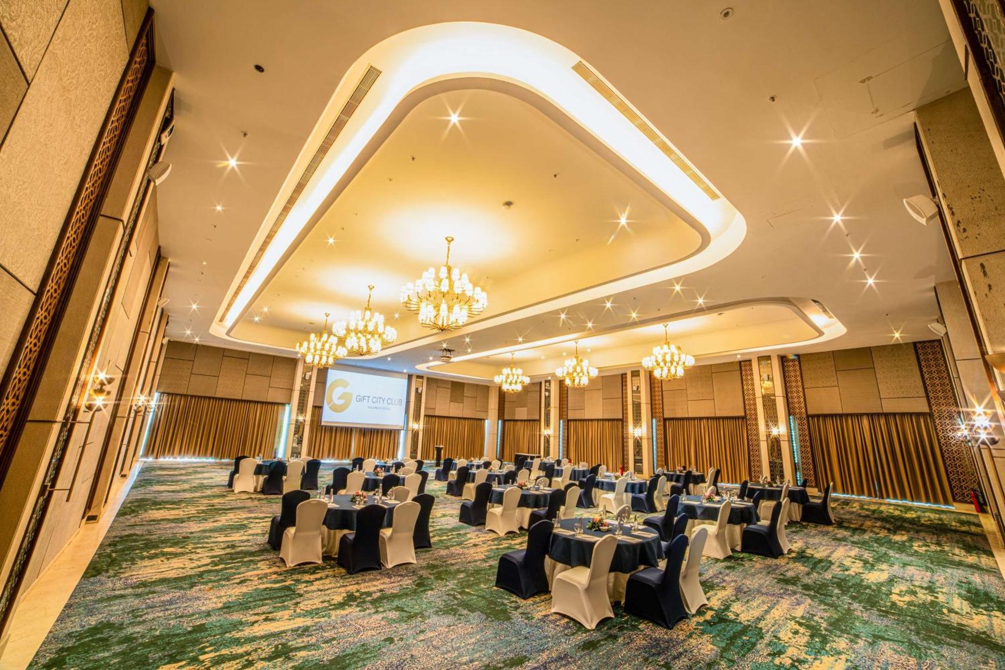 Gift City Club, A Member Of Radisson Individuals Gandhinagar Extérieur photo