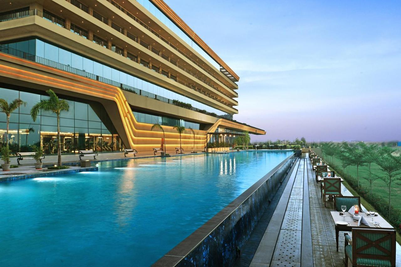 Gift City Club, A Member Of Radisson Individuals Gandhinagar Extérieur photo