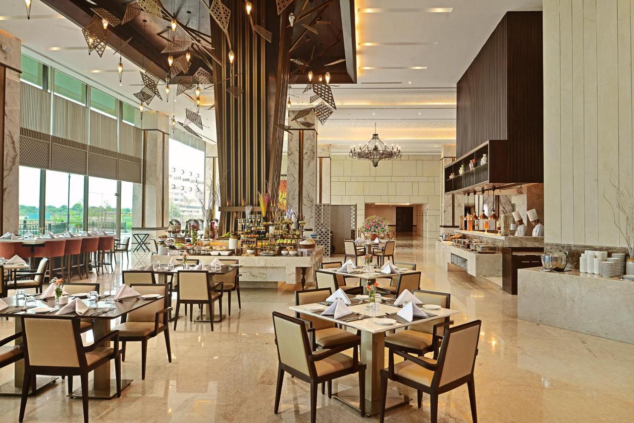 Gift City Club, A Member Of Radisson Individuals Gandhinagar Extérieur photo