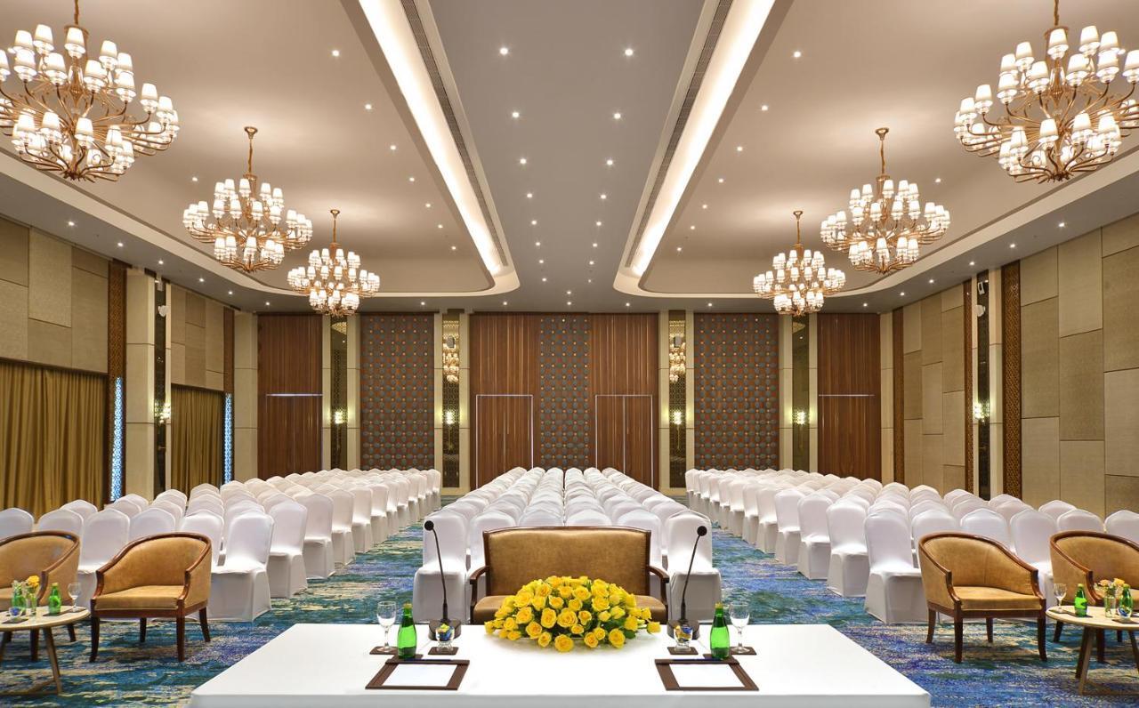Gift City Club, A Member Of Radisson Individuals Gandhinagar Extérieur photo