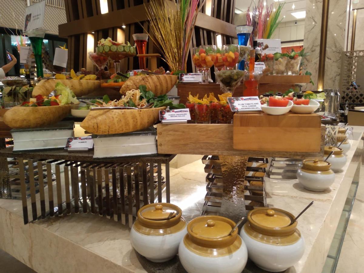 Gift City Club, A Member Of Radisson Individuals Gandhinagar Extérieur photo